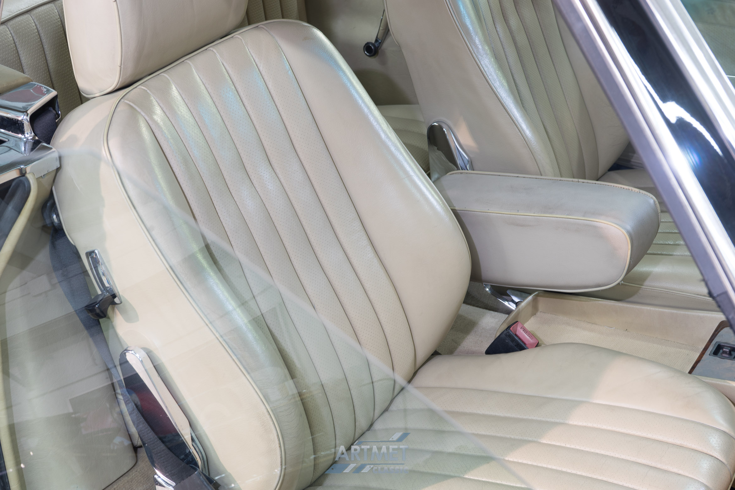 Mercedes-Benz 560 SL R107