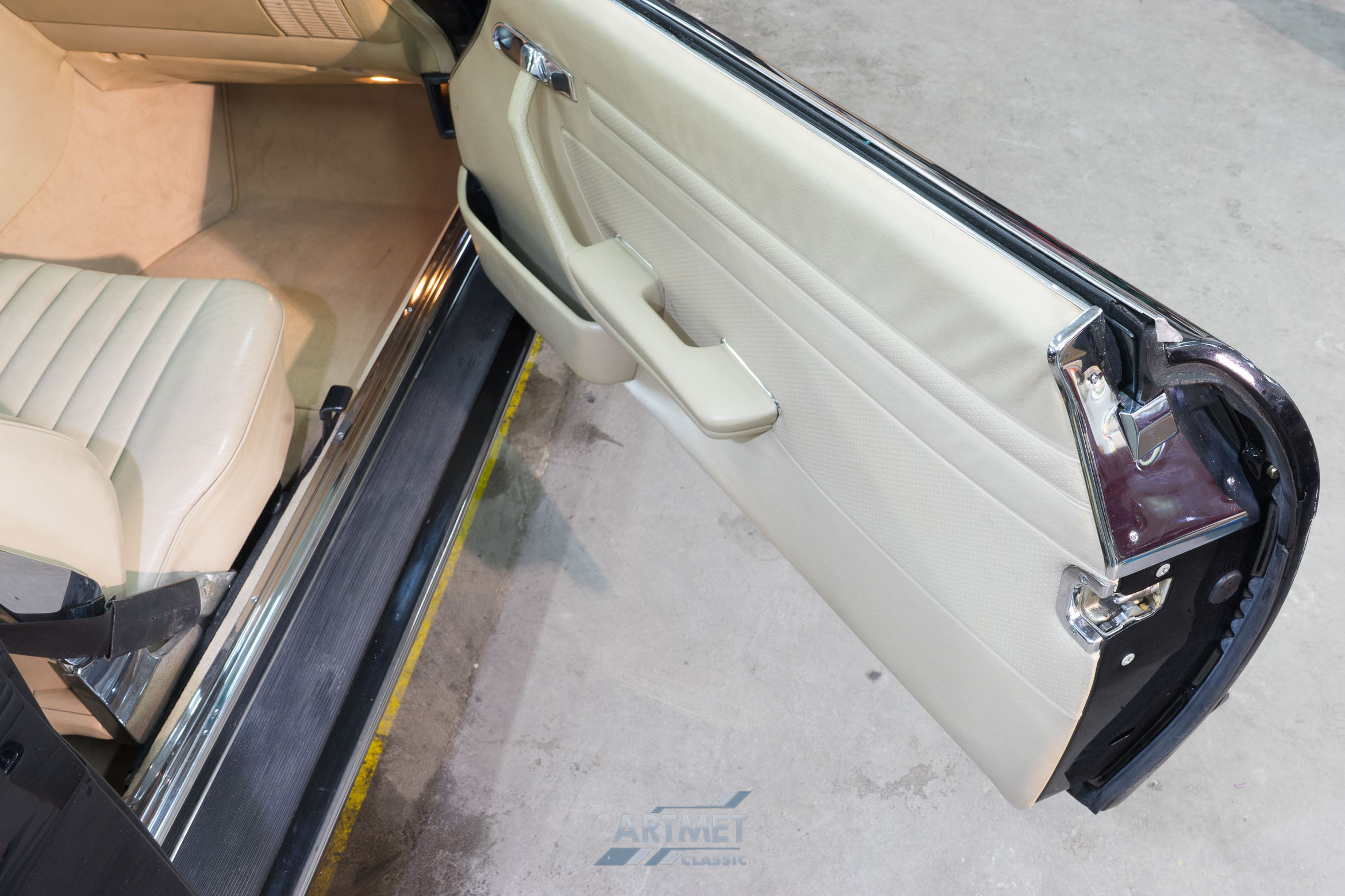 Mercedes-Benz 560 SL R107