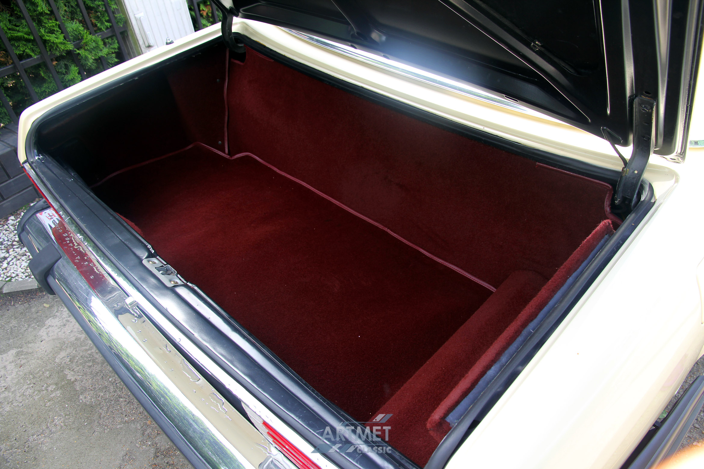 Mercedes-Benz 560 SL